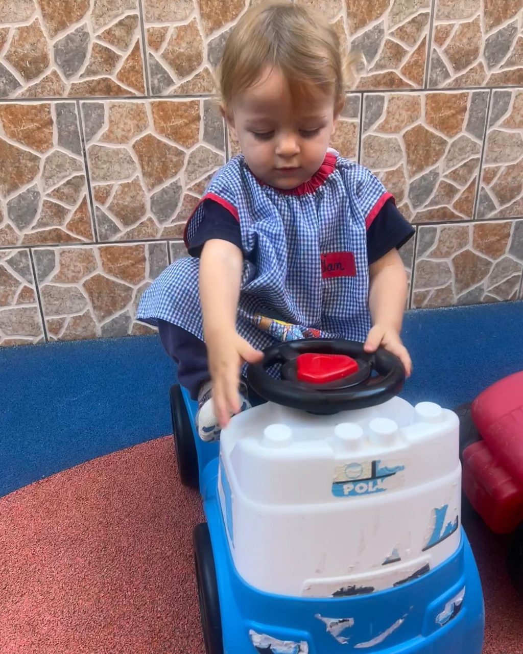 Instagram post from llardinfantsanca. This post is in position 0.